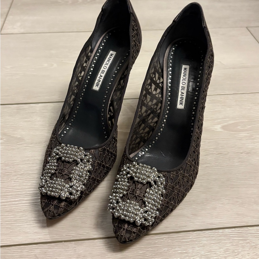 MANOLO BLAHNIK BLACK HEELS - only worn once - hand made in Italy